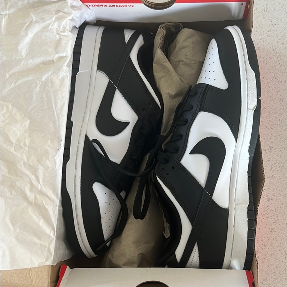 BNWT Nike dunks low retro Black and white Sneakers